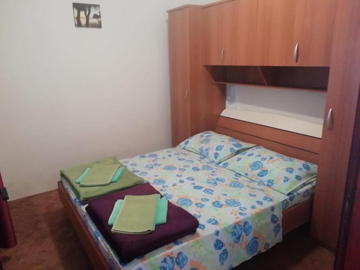 Apartments By The Sea Mandre, Pag - 8655 Kolan Buitenkant foto