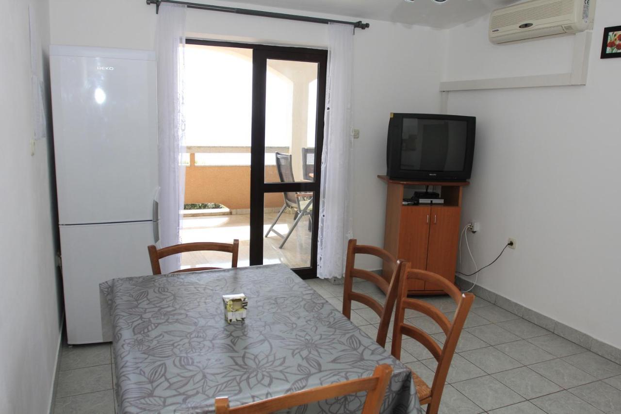 Apartments By The Sea Mandre, Pag - 8655 Kolan Buitenkant foto