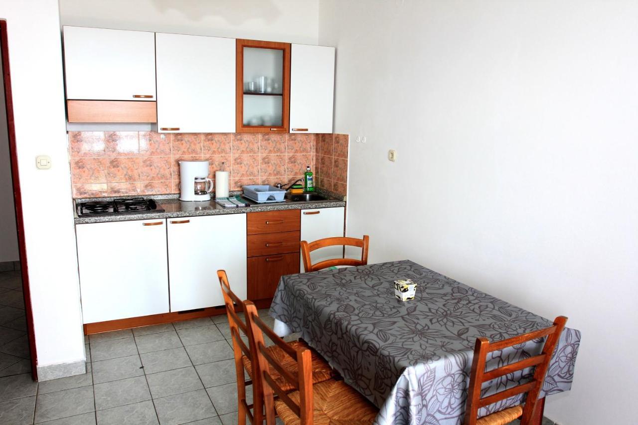 Apartments By The Sea Mandre, Pag - 8655 Kolan Buitenkant foto