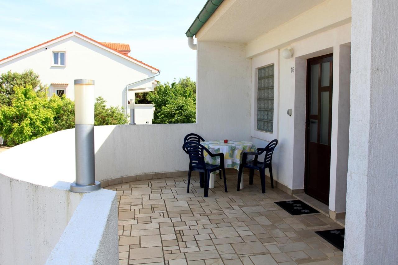 Apartments By The Sea Mandre, Pag - 8655 Kolan Buitenkant foto